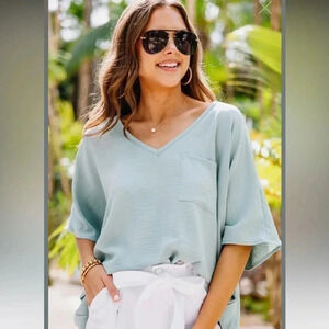 The Mint Julep Boutique Dressy Top - Small
